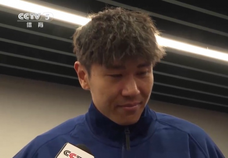 鐵漢柔情！三鎮(zhèn)球員劉奕鳴探望患病小球迷時(shí)哽咽