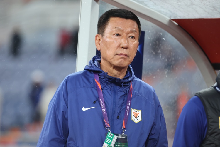 崔康熙：間歇期被抽調(diào)了很多球員訓(xùn)練受影響，國腳每人狀態(tài)不同