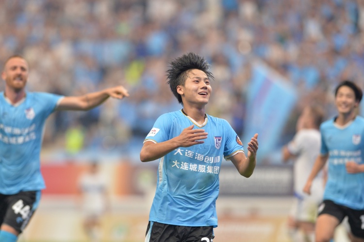 19歲國青小將毛偉杰進(jìn)入大連英博戰(zhàn)泰山首發(fā)，將迎中超首秀