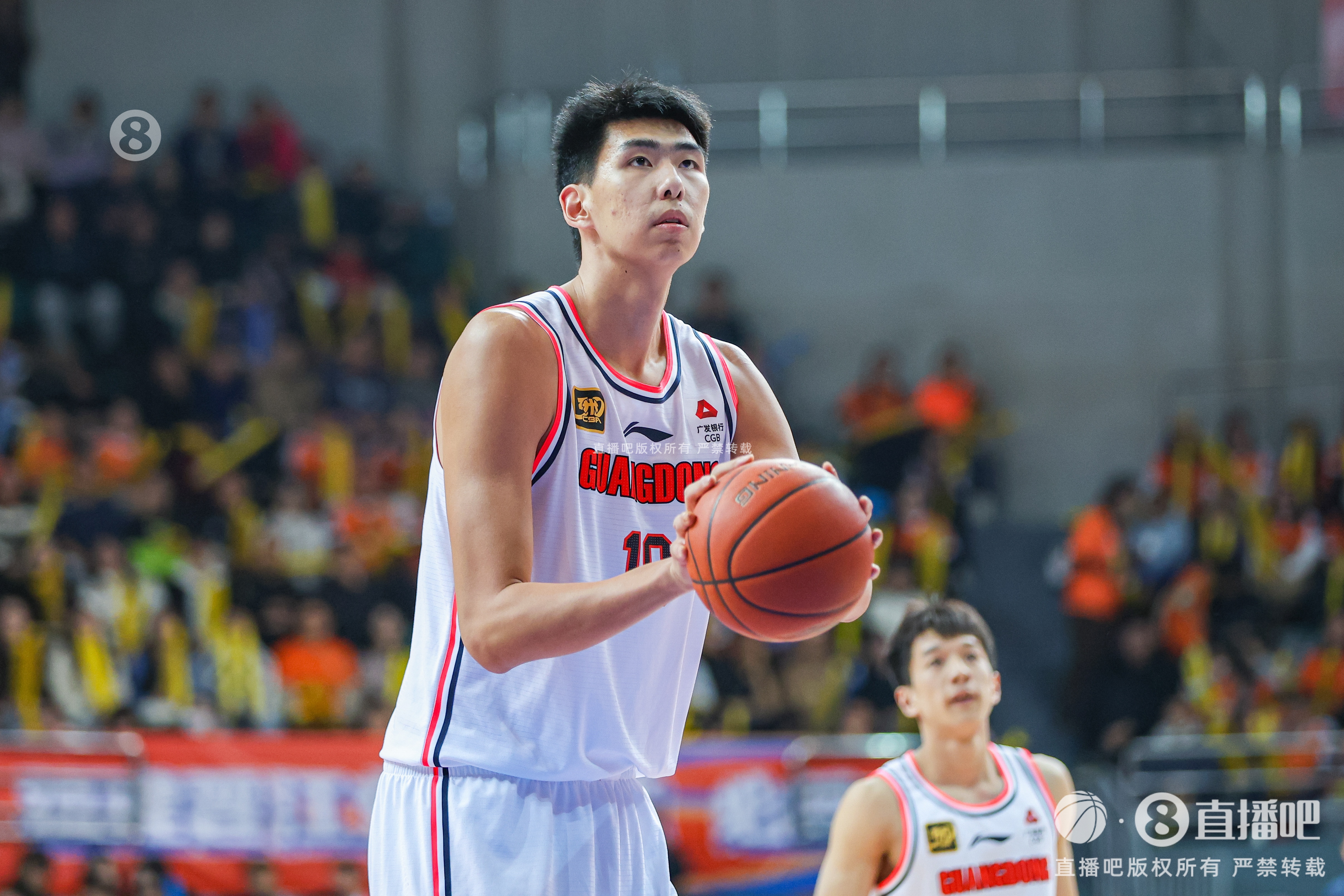 扣爽了！徐昕7中5得到15分8板 罰球7中5